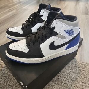 Air Jordan 1 Mid SE Royal Black Toe Size 7.5